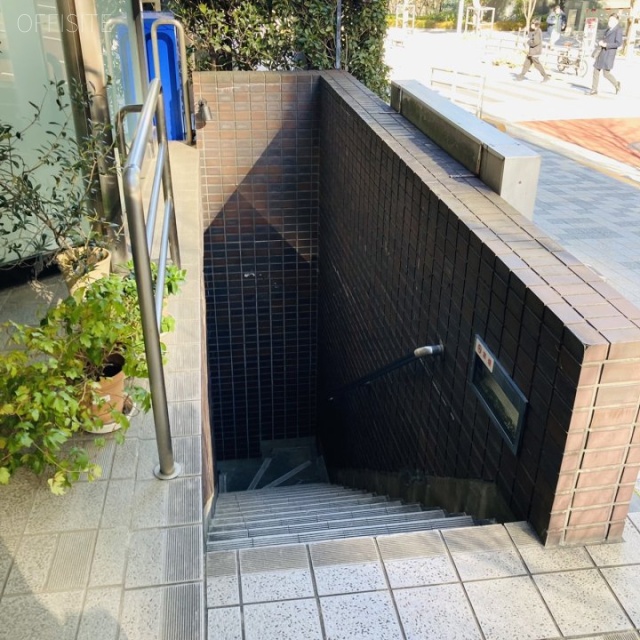 KY六本木ビル 外階段