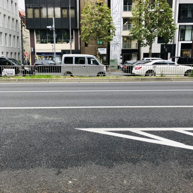 青山TKOビル ビル前面道路