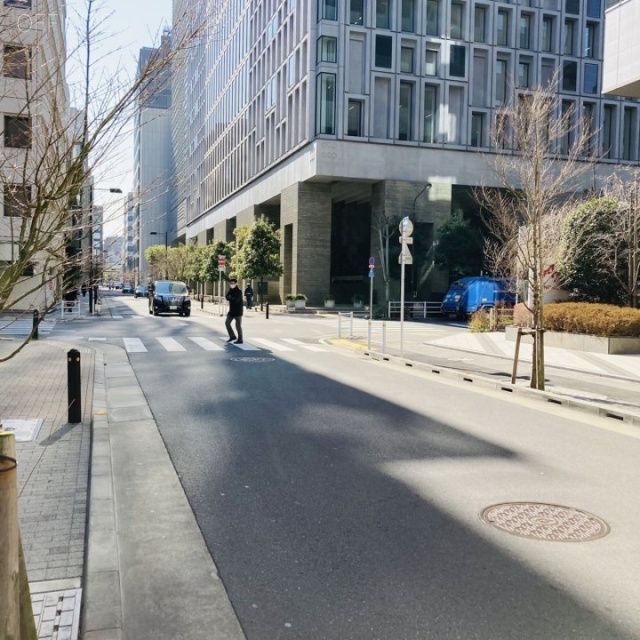 TAF京橋ビル ビル前面道路