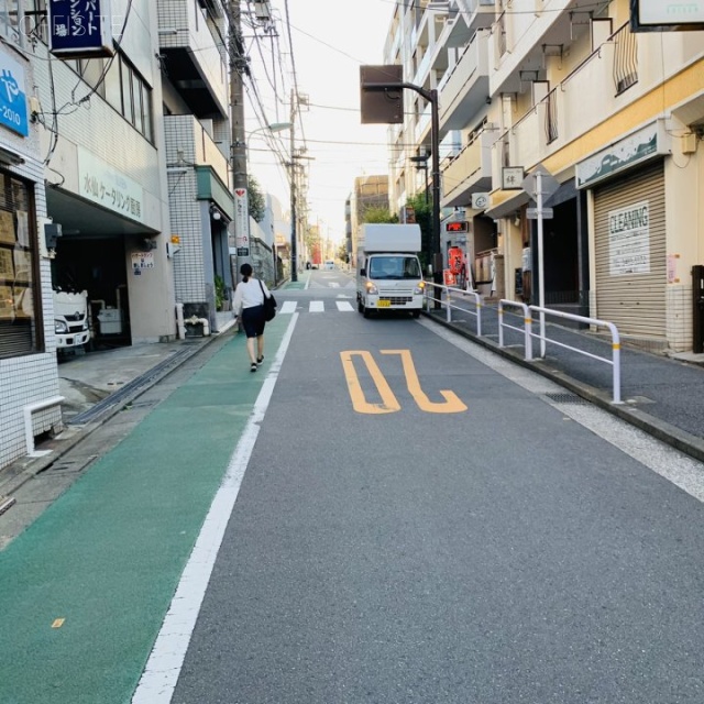 三幸第二ビル ビル前面道路