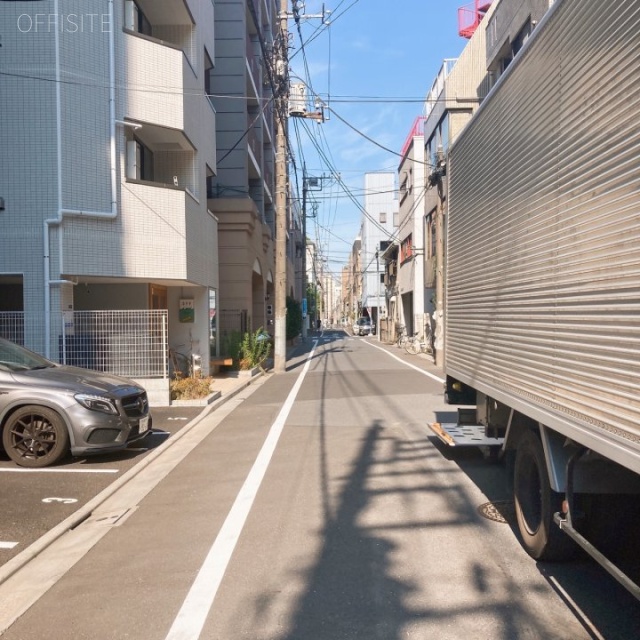 州ビル ビル前面道路