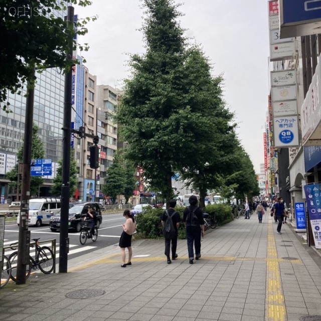 ケイアイ新宿ビル ビル前面道路