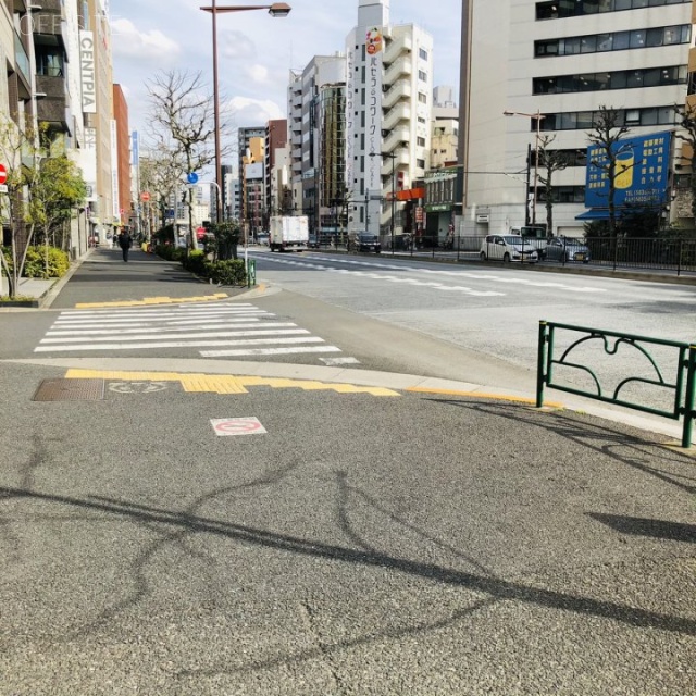 日本センヂミアビル ビル前面道路