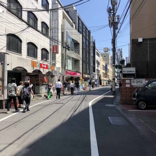 WHARF渋谷宇田川町 ビル前面道路