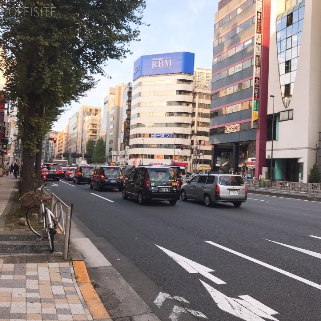 浜松町ウエストプレイス ビル前面道路