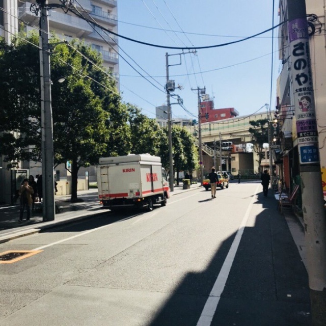 ライズアリーナビル ビル前面道路