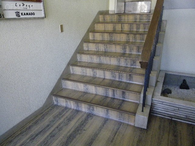シオバラ外苑ビル 階段