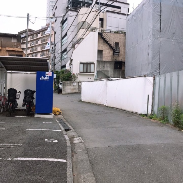 パレス南青山 ビル前面道路