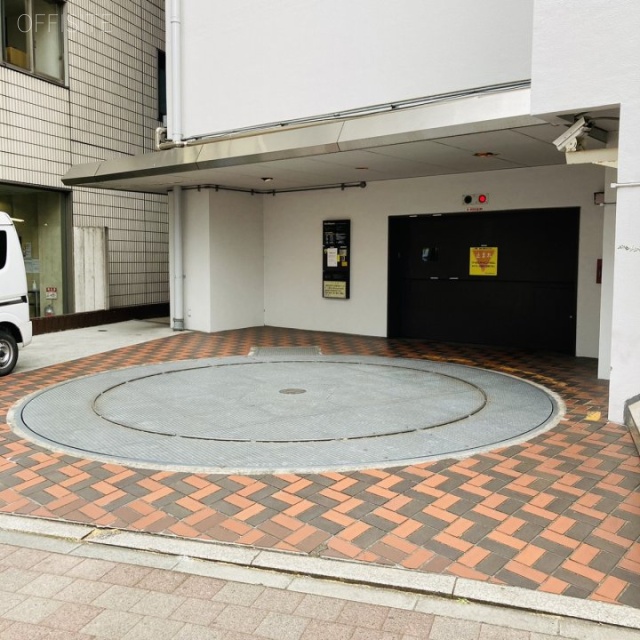 岩本町ビル 駐車場