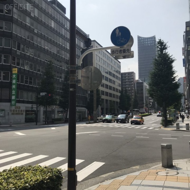 PMO八重洲通 ビル前面道路