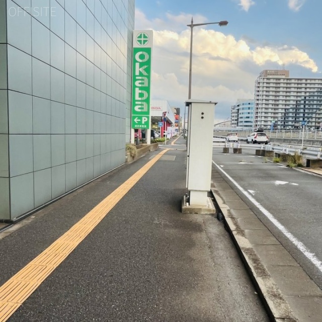 千葉テックビル　前面歩道