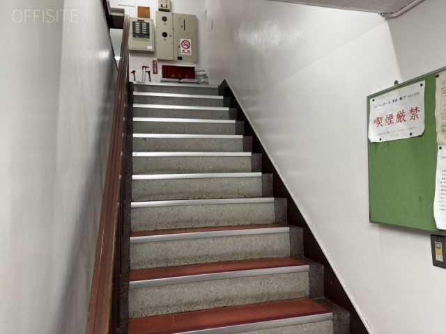 全漁業ビル　階段