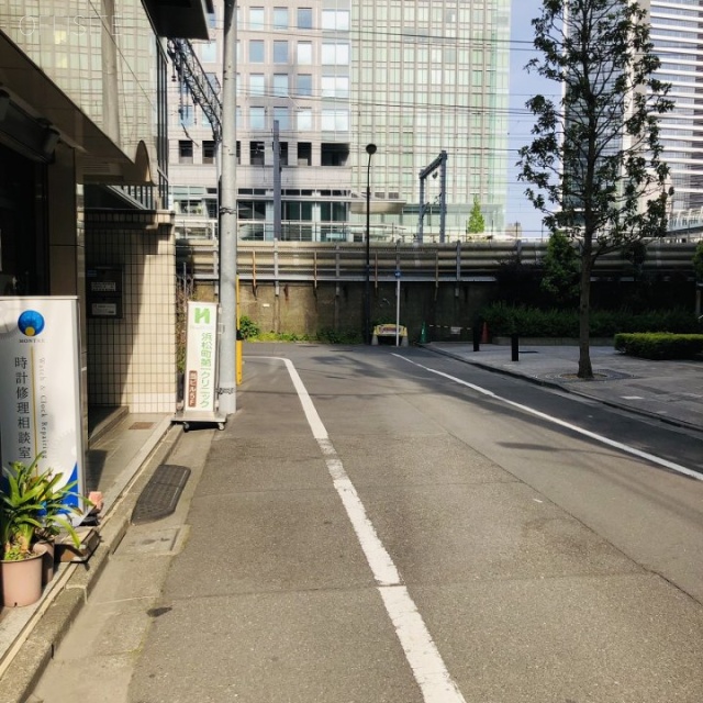 KDSビル 前面歩道