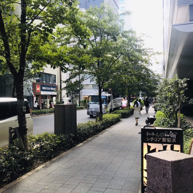 イズミビル ビル前面道路
