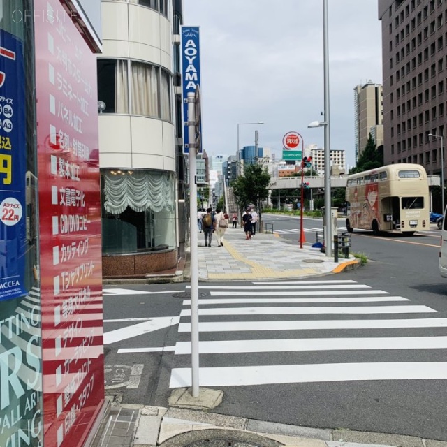 第35荒井ビル(三河屋青山ビル) ビル前面道路