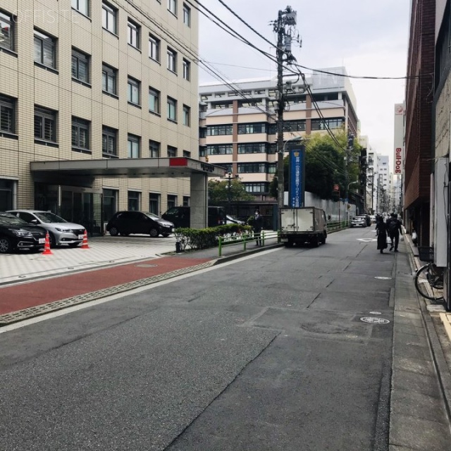 大原会館 ビル前面道路