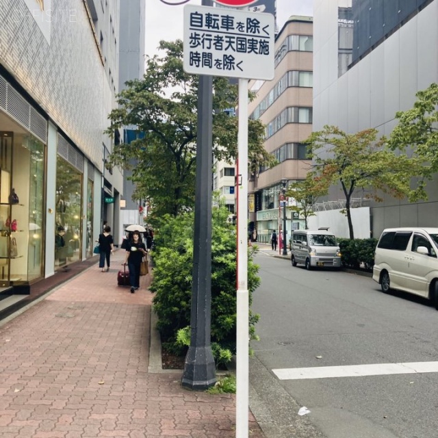 教文館ビル ビル前面道路