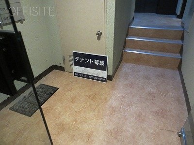 パインコートイーストビル エントランス