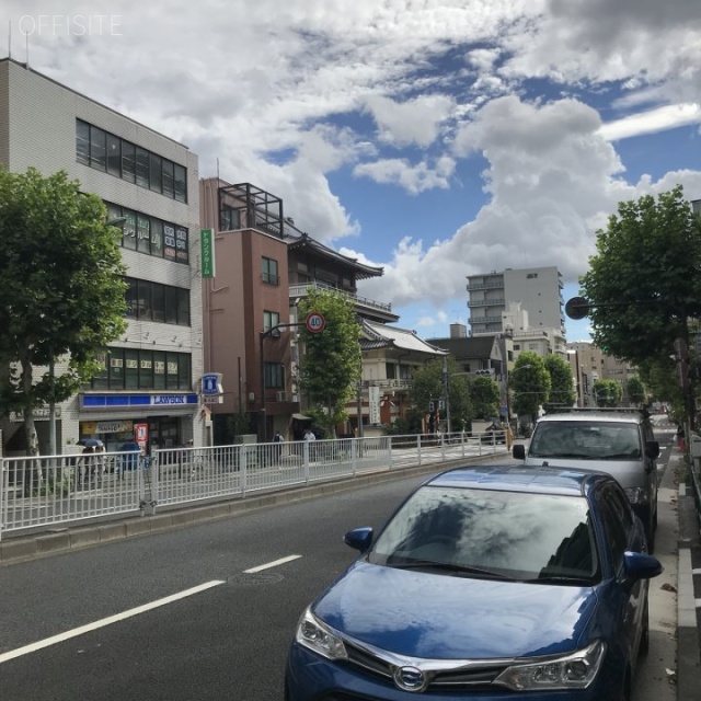 中村ビル　ビル前面道路