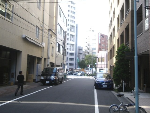 ユニ21ビル ビル前面道路