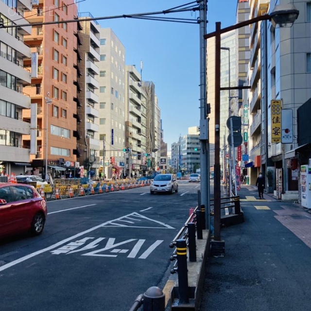 キャッスルウェルビル ビル前面道路