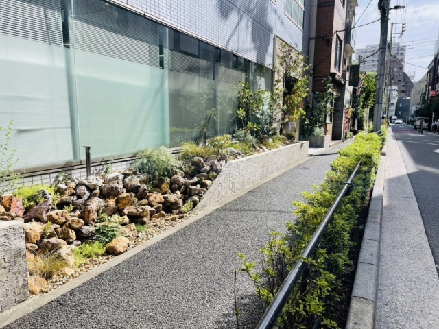 湯島太田ビル 前面歩道