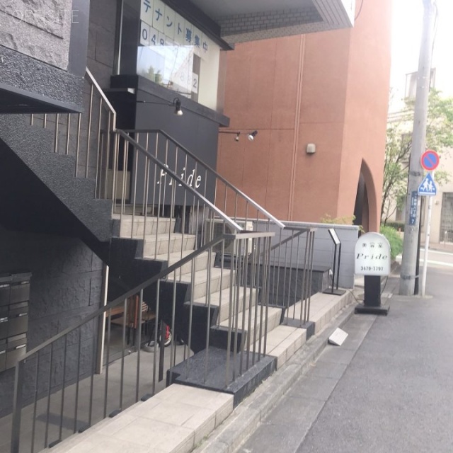 マノワール藤ビル エントランス