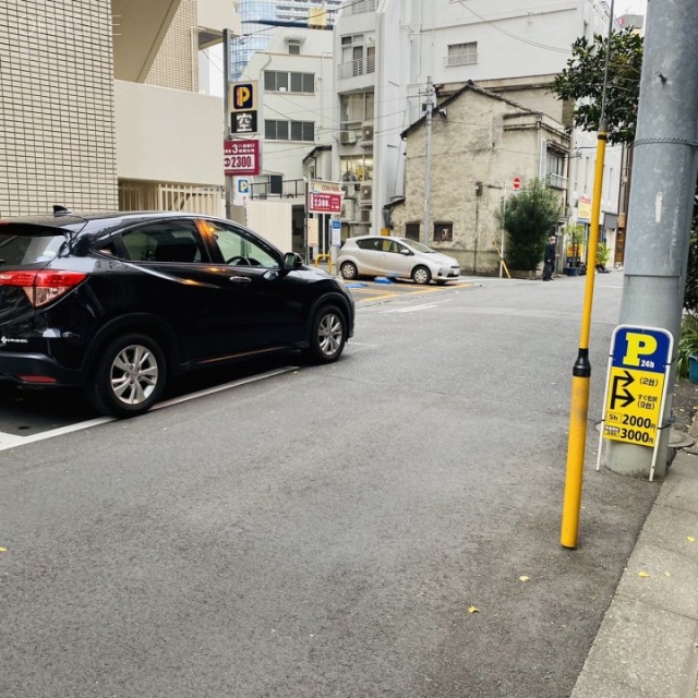 VORT神田小川町 ビル前面道路