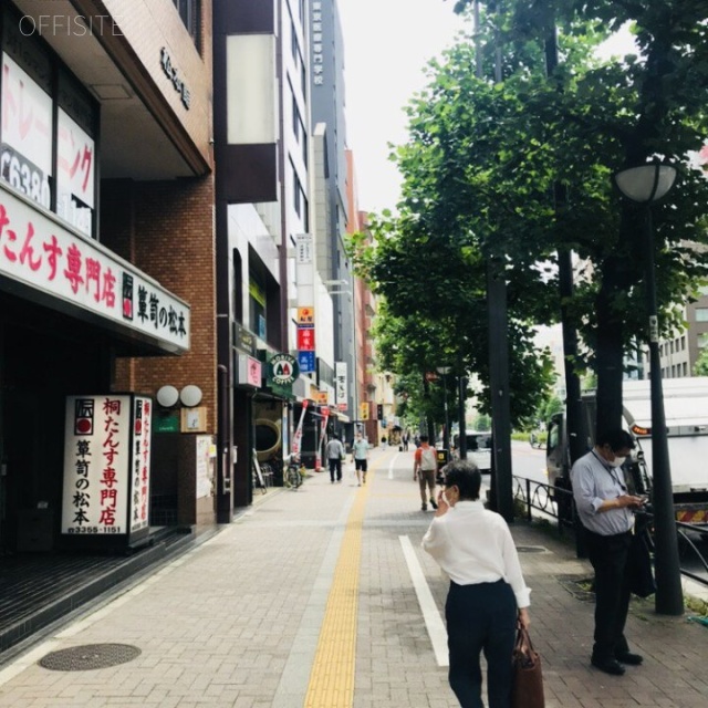松本館ビル ビル前面道路