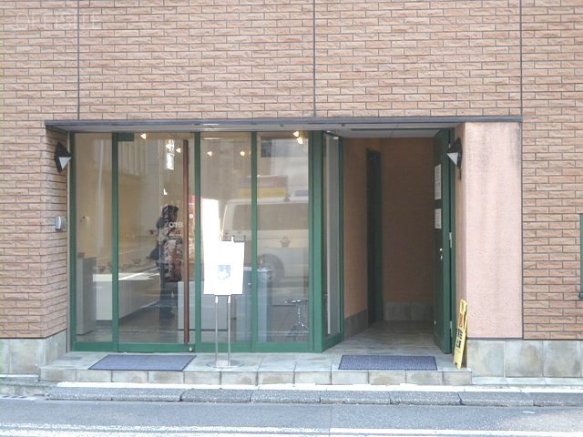 山川ビル エントランス