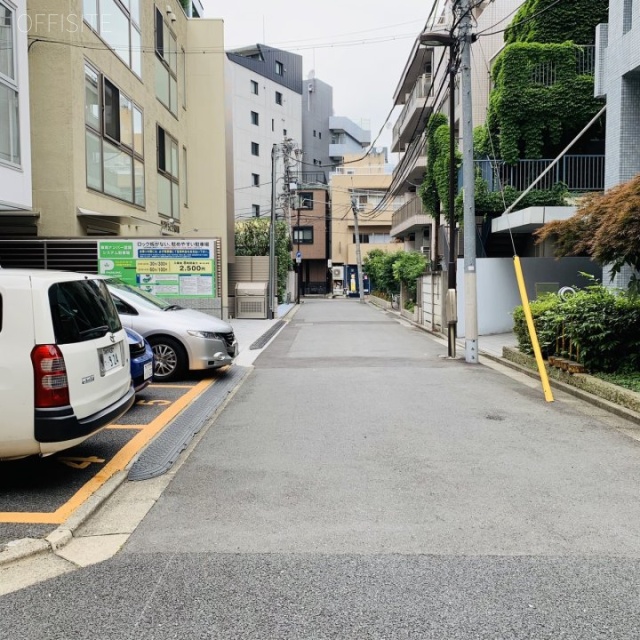 Shirasuna bldg. NAGATACHO　ビル前面道路
