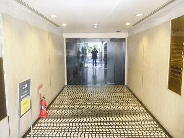 日月館麹町ビル エントランス