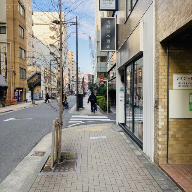 ユーワビル ビル前面道路