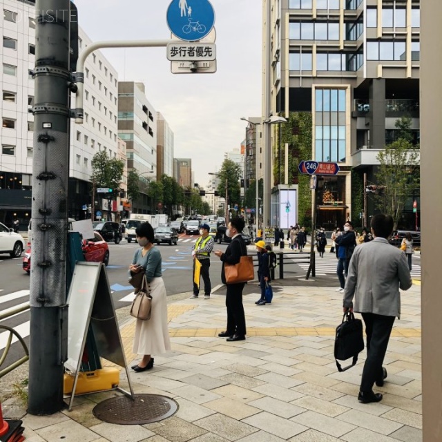 ジークス青山(ZYX青山) ビル前面道路