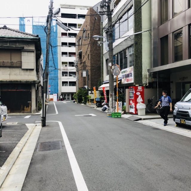 荒井ニュービル ビル前面道路