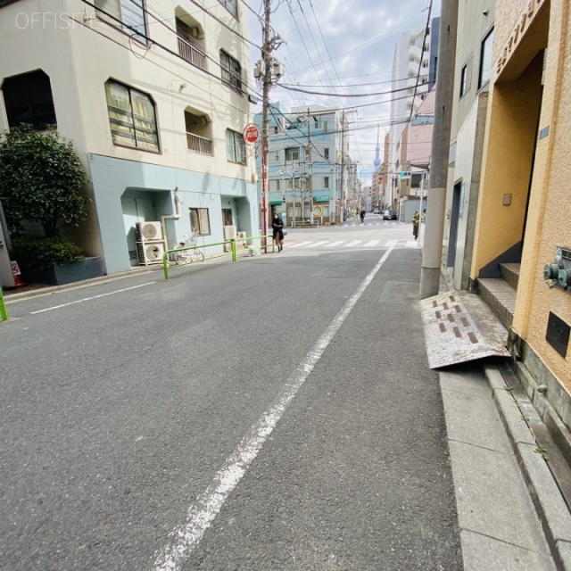 SKビル ビル前面道路