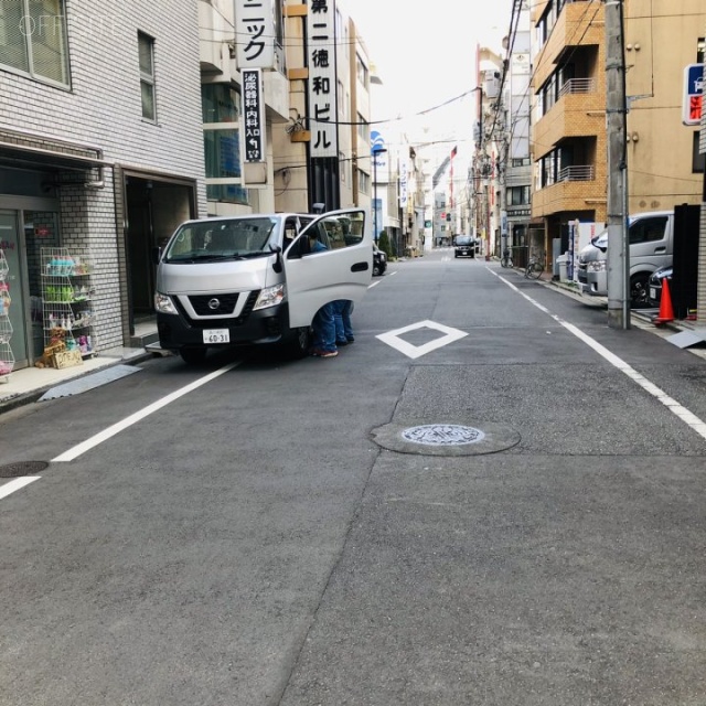 安岡ビル ビル前面道路