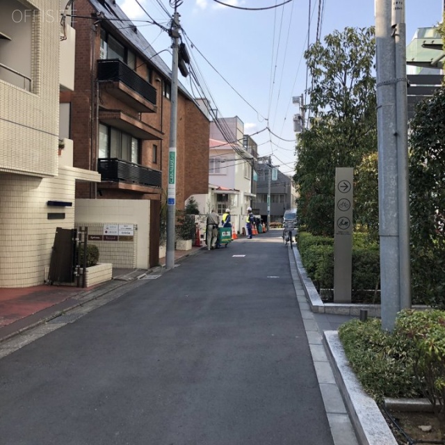 北青山3丁目一棟ビル ビル前面道路