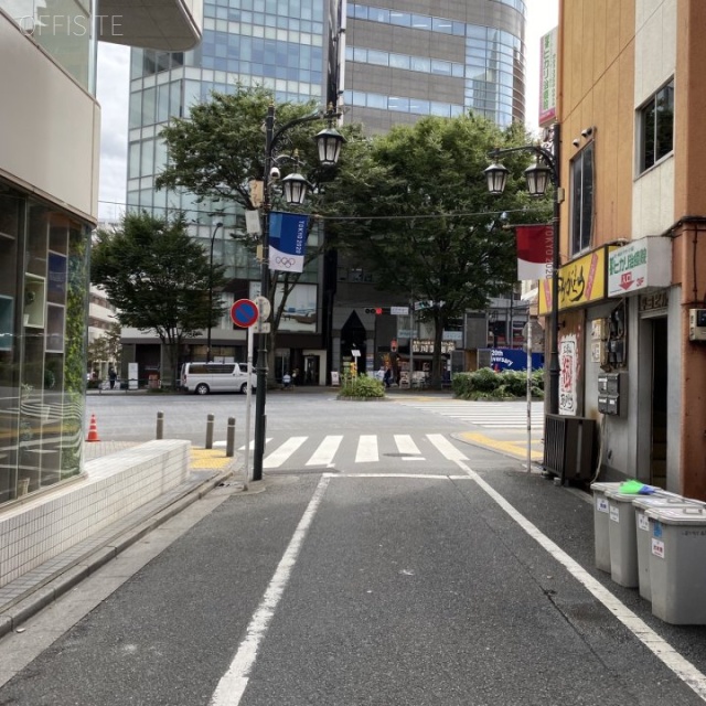 新宿土地建物第10ビル ビル前面道路