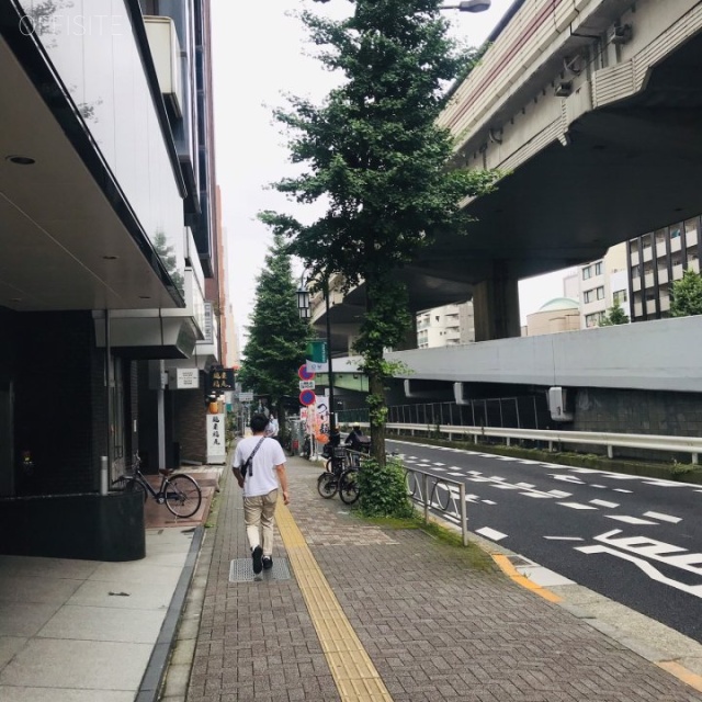 VORT幡ヶ谷 ビル前面道路