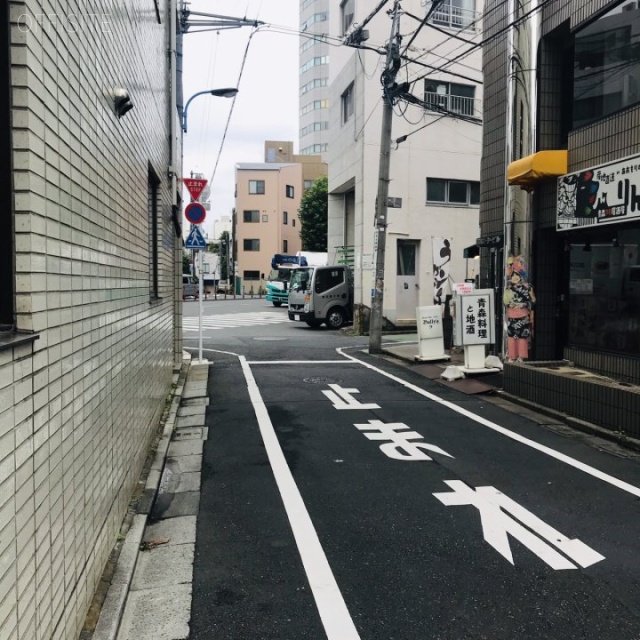 ナオビル ビル前面道路