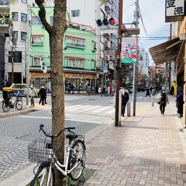 TAKAMAビル ビル前面道路