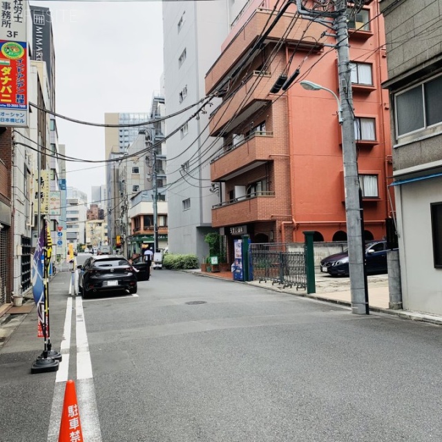 坂詰ビル ビル前面道路