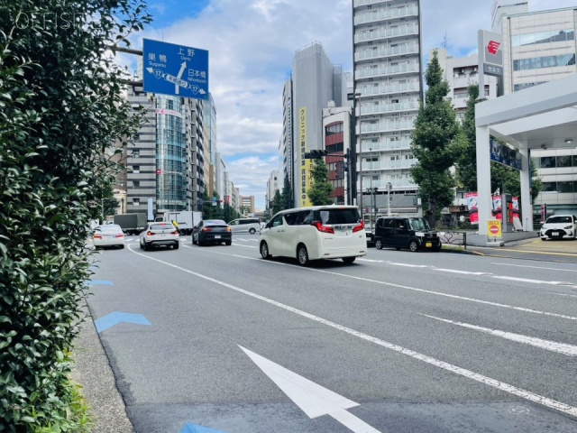 本郷七番館　前面道路