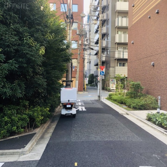 CBSビル ビル前面道路