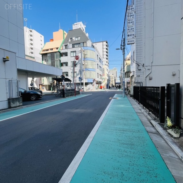 フィールドスリー外神田ビル 前面道路