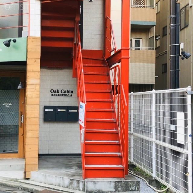 Oak Cabin(オークキャビン) オフィスビル出入口