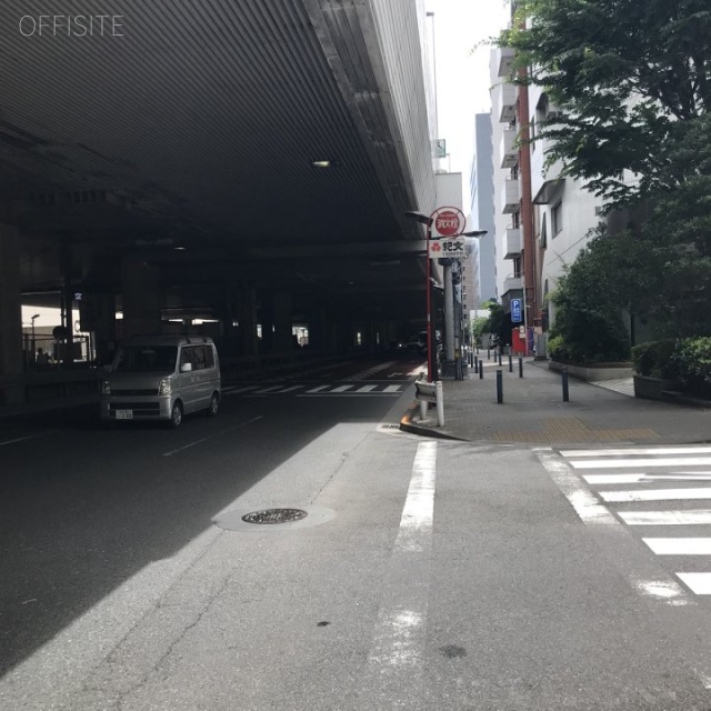 高丸ビル ビル前面道路