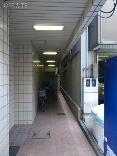 ダイナミックビル エントランス
