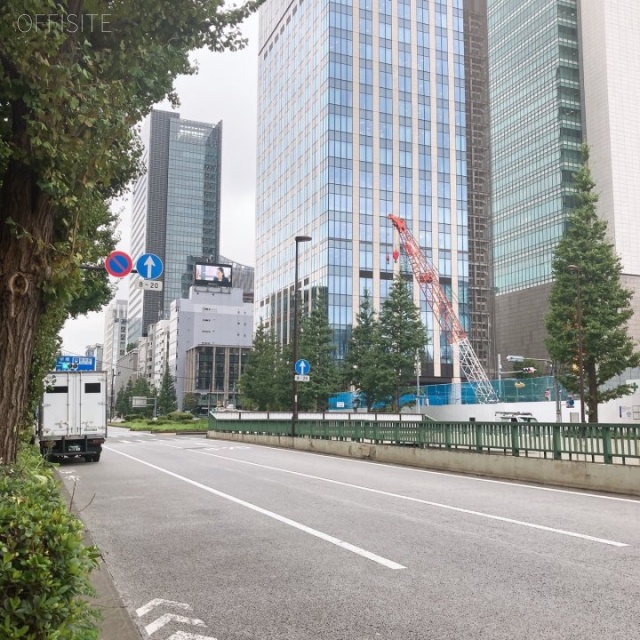 クローバー日本橋 ビル前面道路